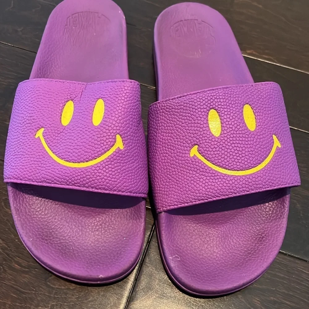 Chinatown Narket purple smiley slides 13